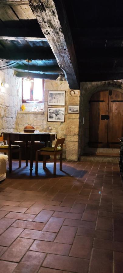 La Chascona Di Farnese Casa Di Tufo Nel Borgo Apartman Kültér fotó
