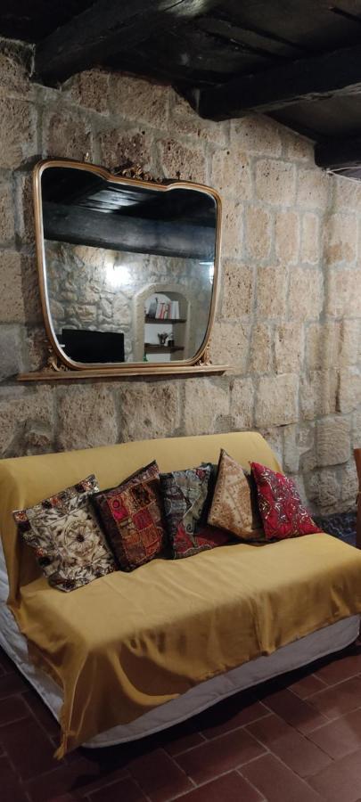La Chascona Di Farnese Casa Di Tufo Nel Borgo Apartman Kültér fotó
