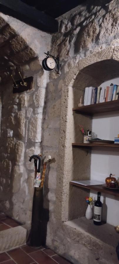 La Chascona Di Farnese Casa Di Tufo Nel Borgo Apartman Kültér fotó