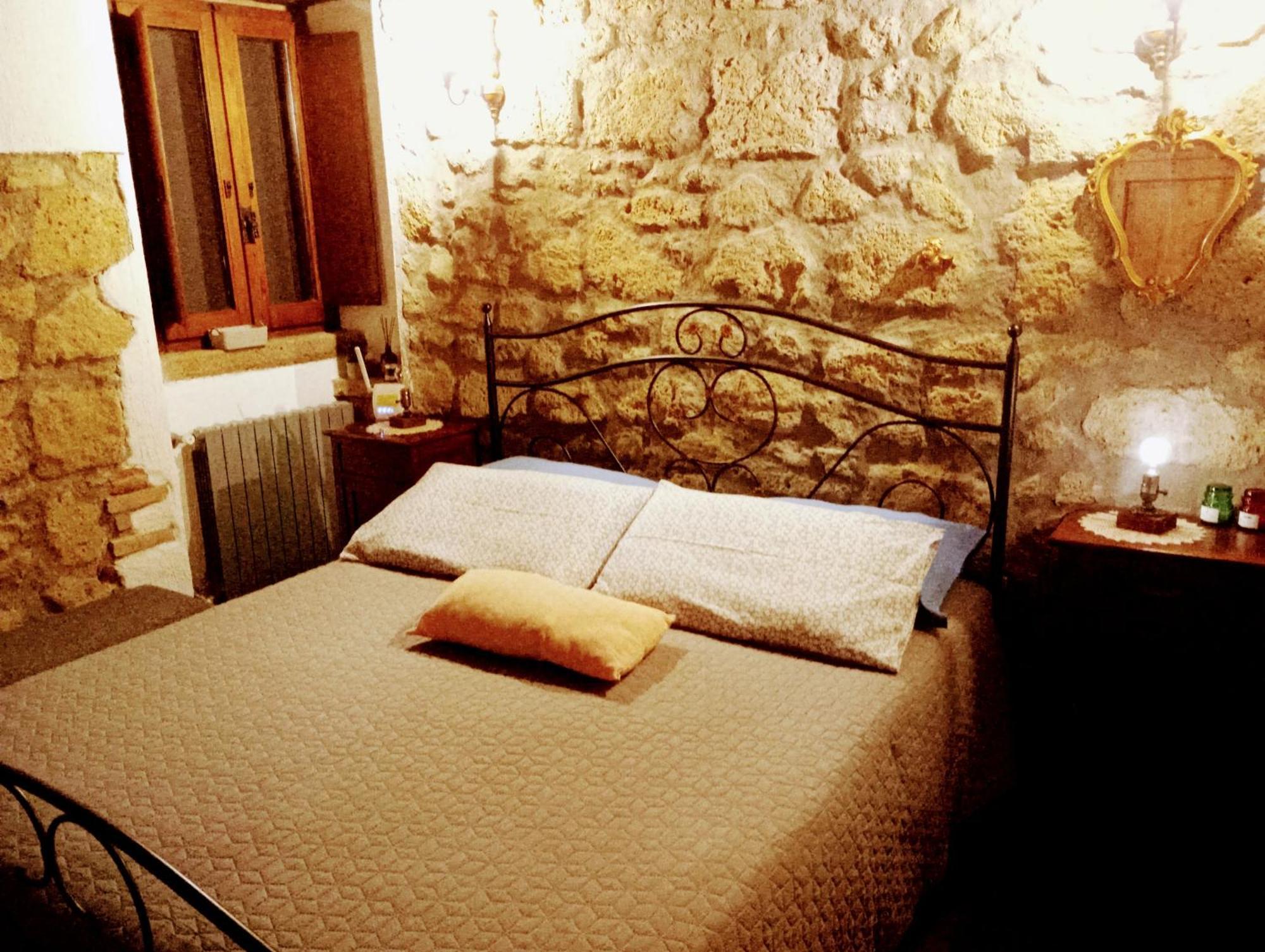 La Chascona Di Farnese Casa Di Tufo Nel Borgo Apartman Kültér fotó